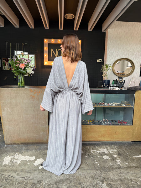 Jumpsuit de rayas y cinturón