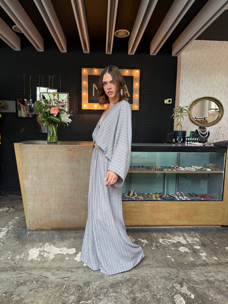 Jumpsuit de rayas y cinturón