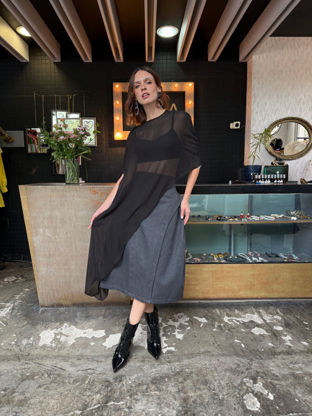 Blusa asimétrica transparente