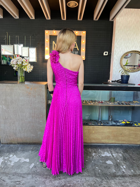 Vestido magenta asimétrico