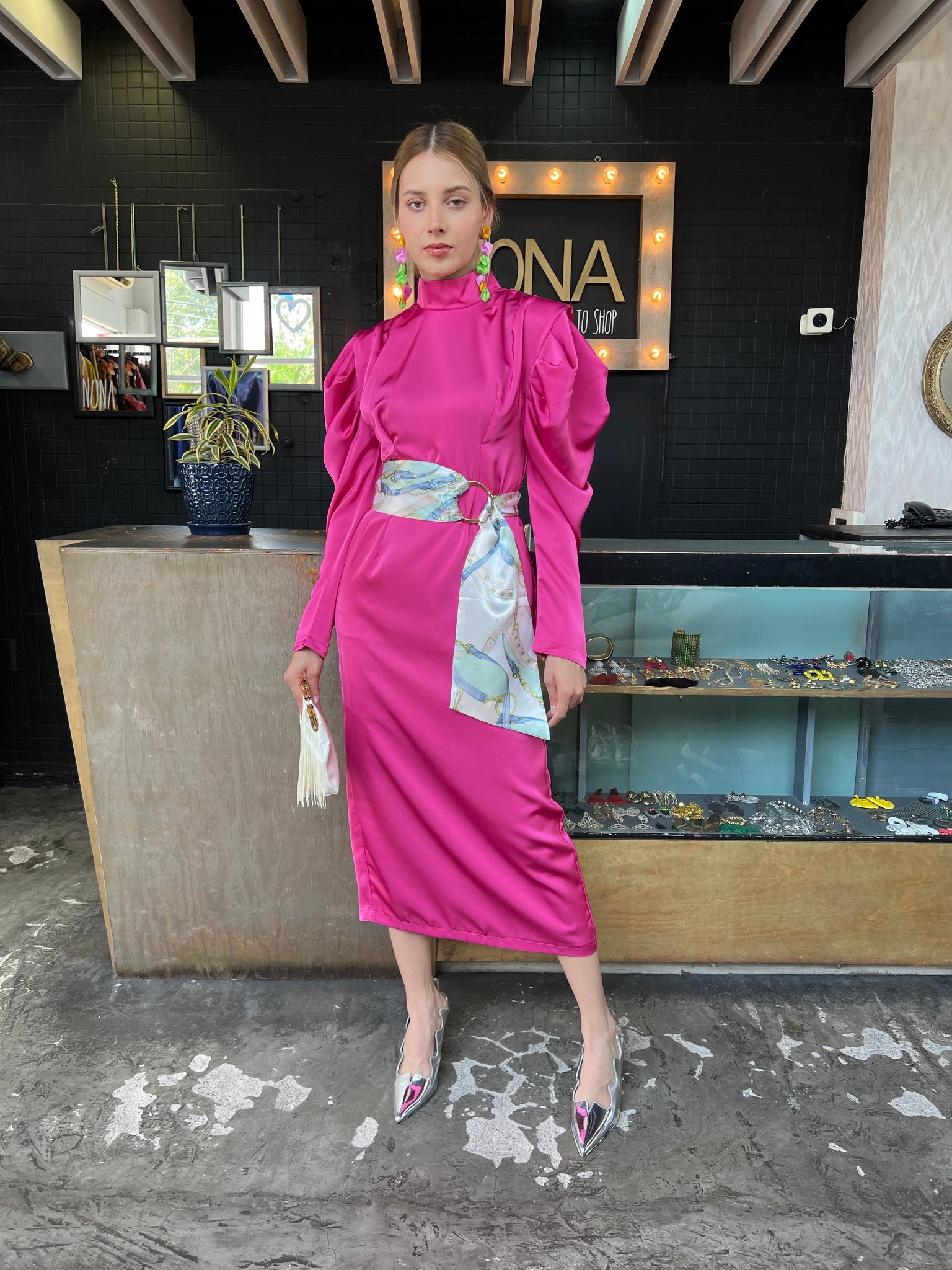 Vestido midi hombreras