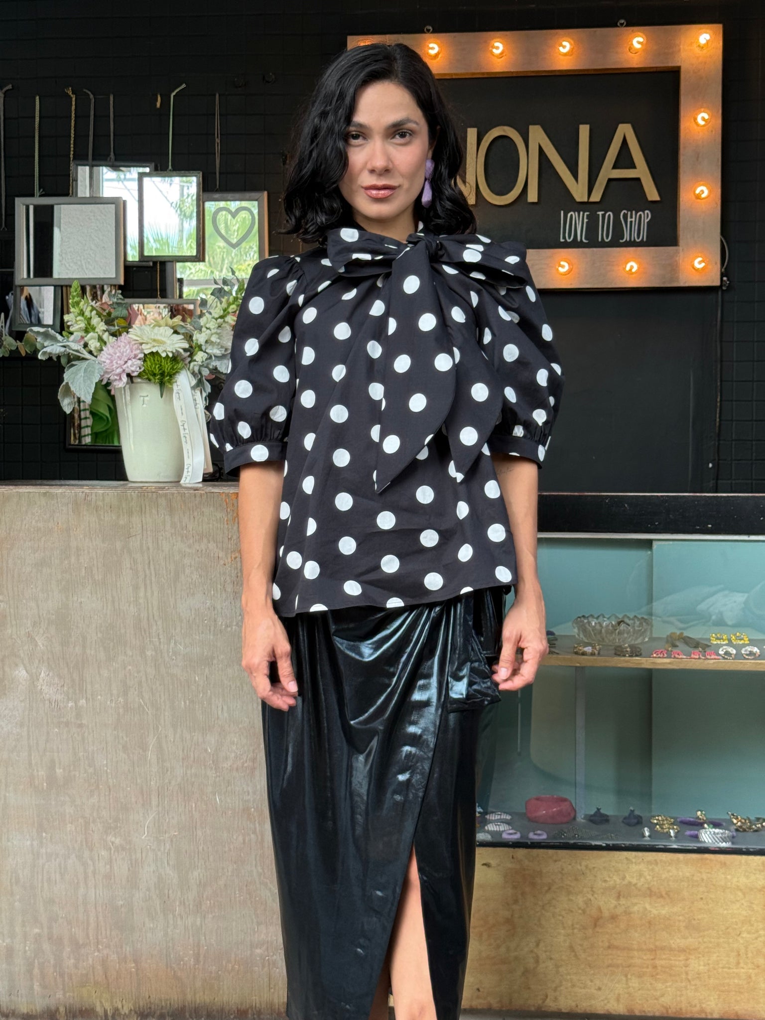 Blusa con puntos blancos