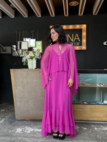 Vestido con capa