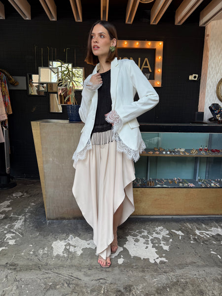 Blazer blanco con encaje