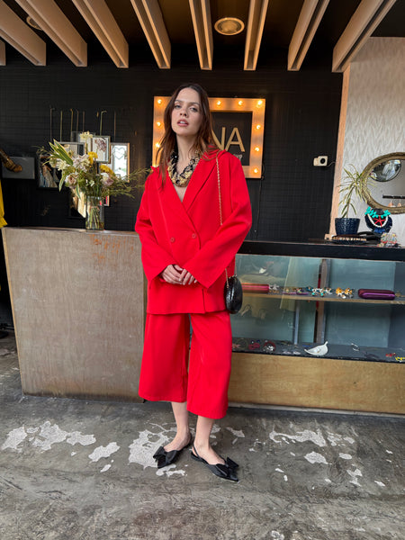 Set Vibrant Red