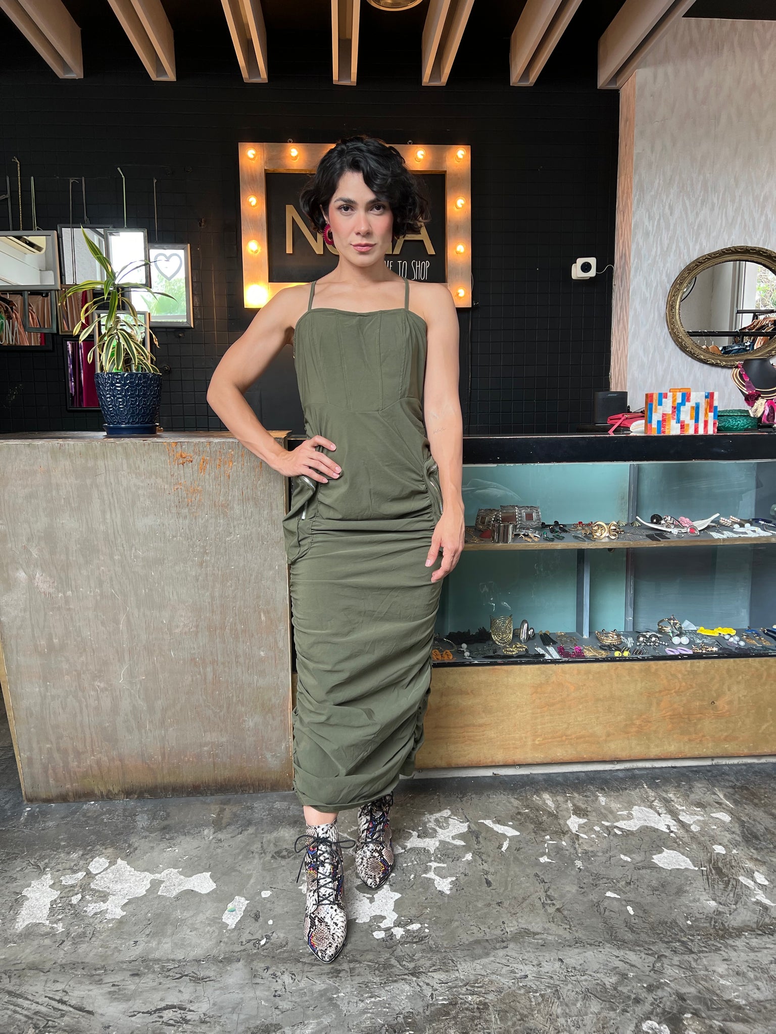 Vestido lápiz militar