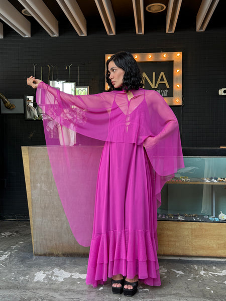 Vestido con capa