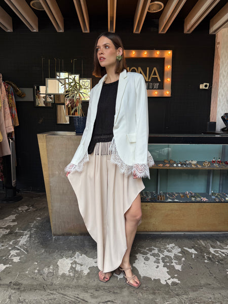 Blazer blanco con encaje