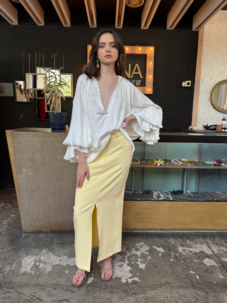Blusa blanca con vuelo