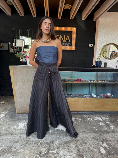Pantalón negro con rayas