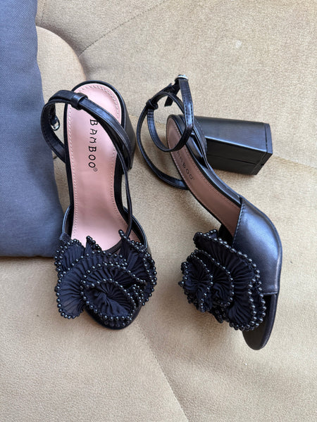 Tacones negros