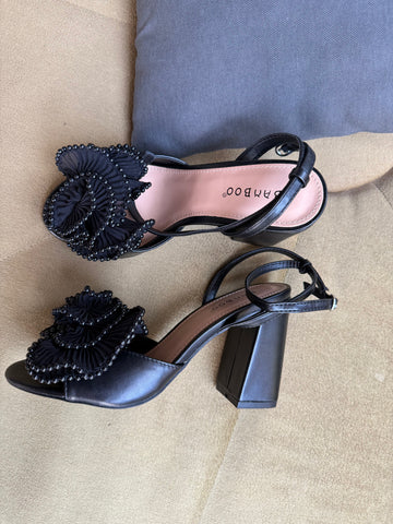 Tacones negros