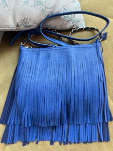 Clutch azul flecos